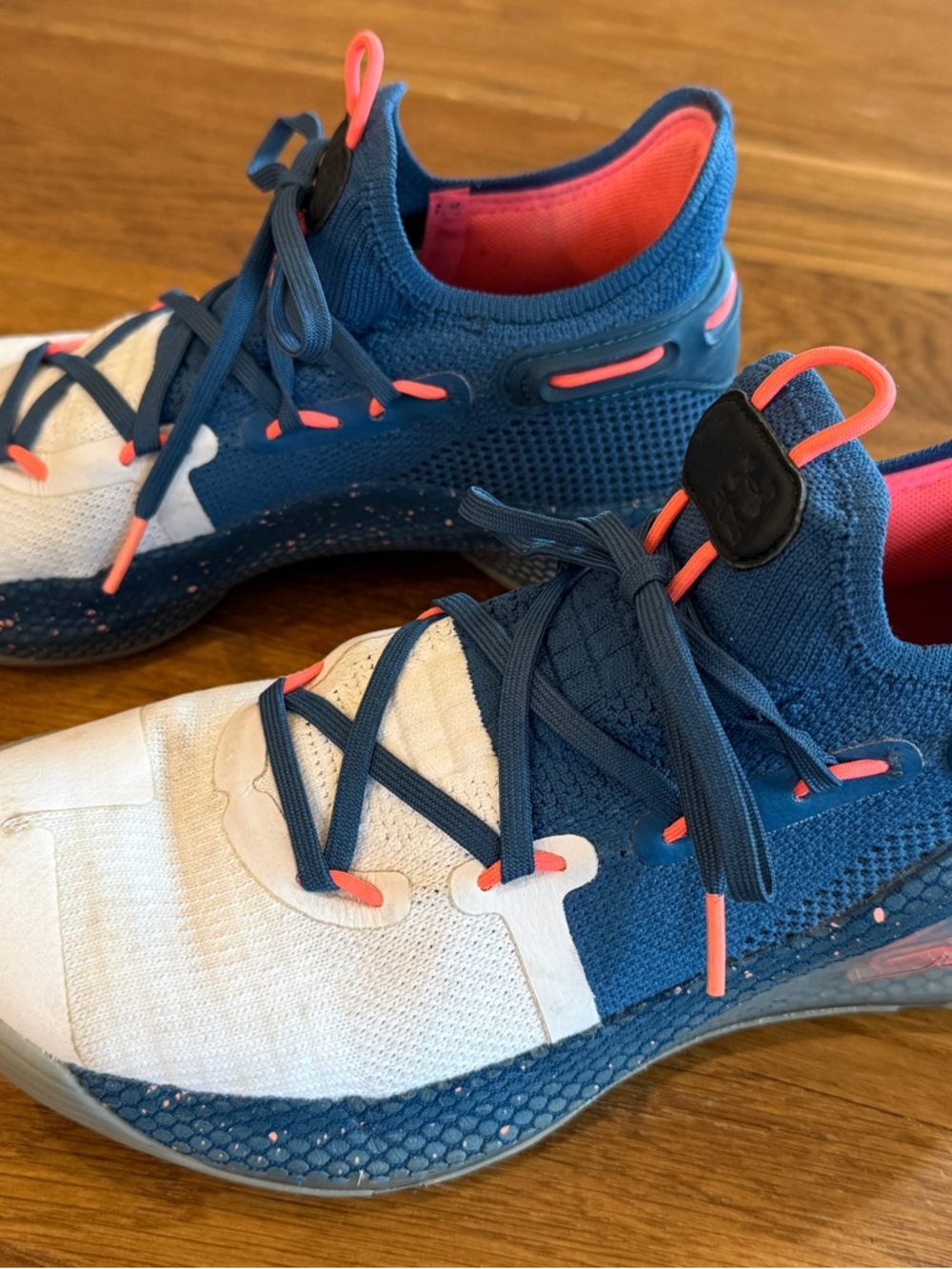 Steph Curry Athletic Sneakers in Navy Blue, White & Coral youth 7 women’s 8.5